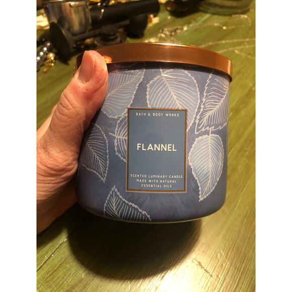 Bath & Body Works NEW 3-Wick Scented Candle with Essential Oils 14.5oz - Picture 1 of 5